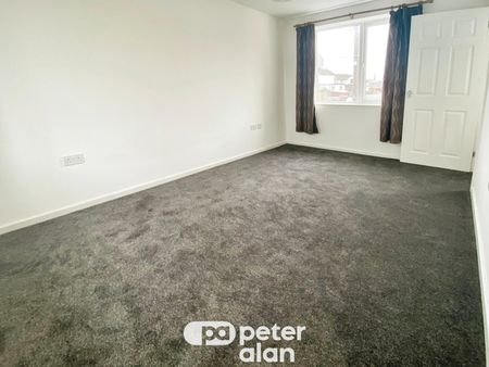 Duffryn Crescent, Llanharan, PONTYCLUN - Photo 3