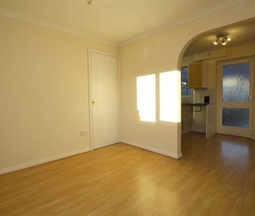 2 bedroom semi-detached house to rent - Photo 3