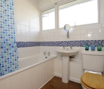 Manor Gardens Godalming, Godalming - 3 bedrooms Property for lettin... - Photo 5