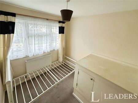 3 bedroom property to rent Spencers Croft, Harlow, CM18 - Photo 3