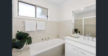 Townhouse living with alfresco appeal - Garden maintenance included - Photo 3