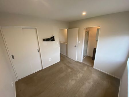 3-Bedroom, 3-Bathroom Townhouse in the Heart of Papakura – $620/week - Photo 4