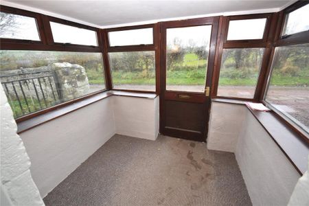 2 bedroom end of terrace house to rent - Photo 2