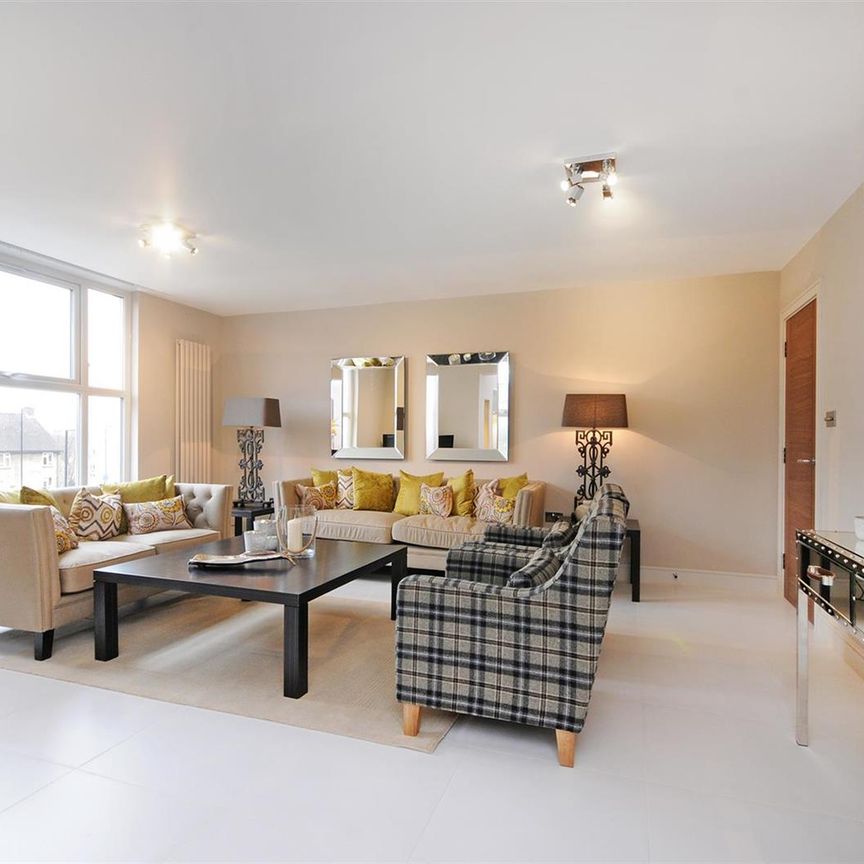 ST JOHNS WOOD PARK, NW8, London - Photo 1