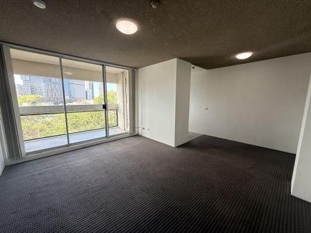 One Bedroom Apartment - Photo 2