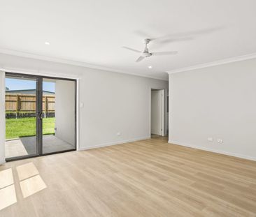 MODERN SPACIOUS 4 BEDROOM HOUSE!! - Photo 1