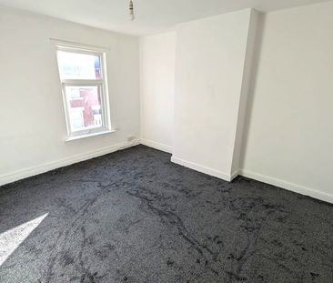 To Let 2 Bed Mid Terraced House - Photo 4