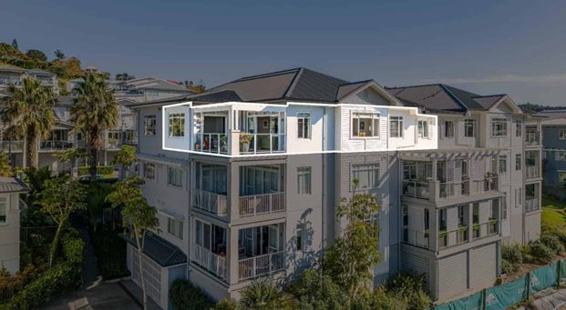 Modern Top-Floor Apartment in Prestigious Kensington Park - Photo 1