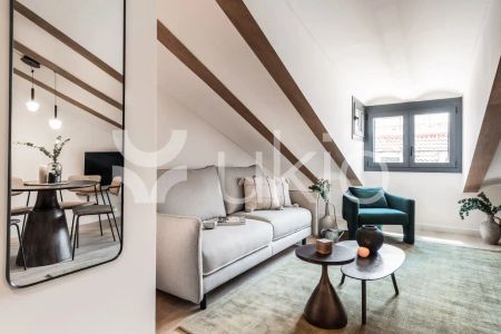 Apartamento de alquiler en Calle de la Cruz, Cortes - Huertas - Foto 2