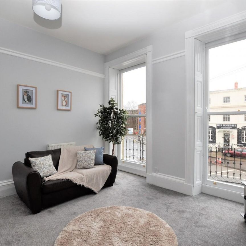 2 bedroom Flat To Let - Photo 1