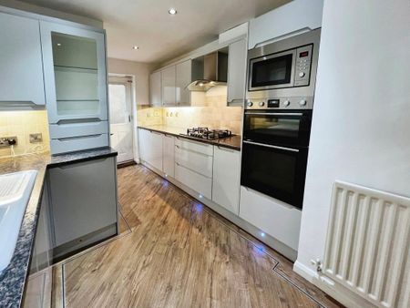 3 bedroom detached house to rent - Photo 3