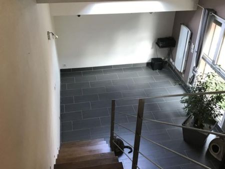 À louer Superbe T3 duplex rénové La Tour - Photo 2