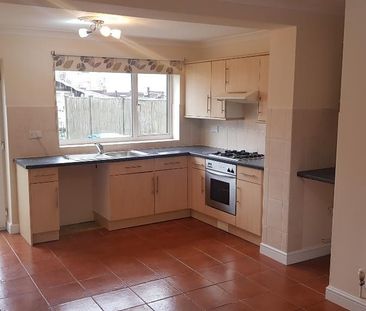 2 bedroom terraced house to rent - Photo 4