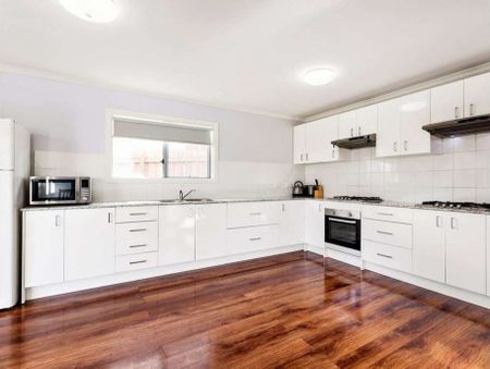 9-bedroom shared house, Cromwell St - Photo 2