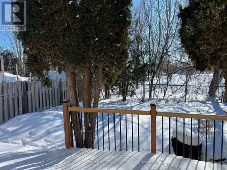 45 HUNTSMAN CRESCENT - Photo 5