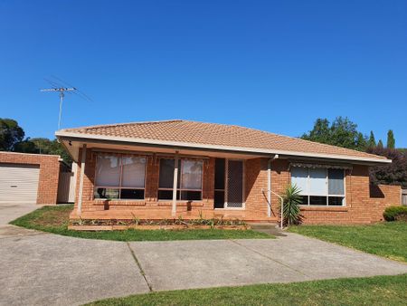 Well Presented 2 Bedroom Home Close to Shops & Transport - Photo 2