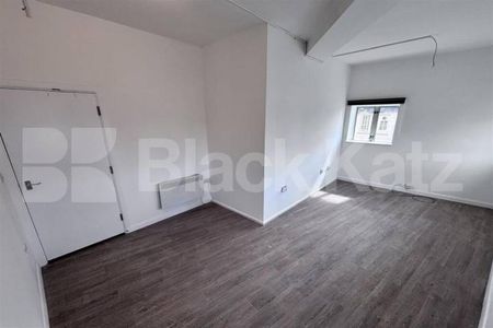 Newly refurbished two-bedroom flat on Handsworth Avenue, Chingford - Photo 3