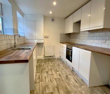 2 bedroom end of terrace house to rent - Photo 1