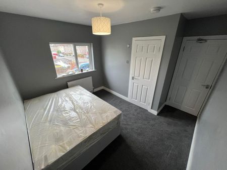 6 bedroom semi-detached house to rent - Photo 3