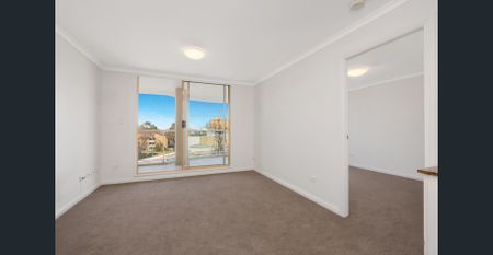 Spacious One Bedroom in the prestigious "Braebrook" building - Photo 4
