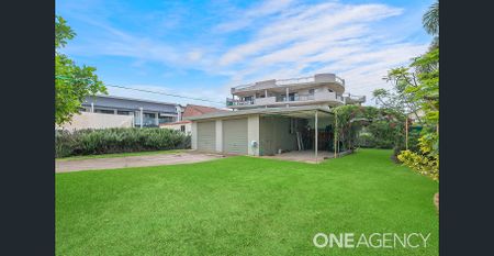 Stunning Waterfront Home with Bay Views in Scarborough - Photo 3