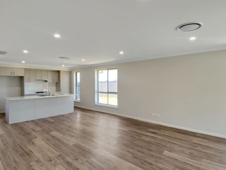 Four Bedroom Home in Popular Southlakes Estate - Photo 5