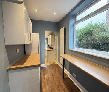 3 bedroom semi-detached house to rent - Photo 6