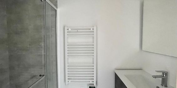 Location Appartement 2 pièces 31m² VIRE NORMANDIE 14500 - Photo 3