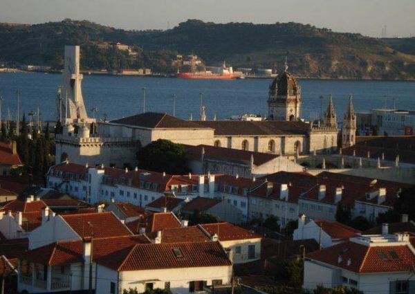 2 Bedroom Apartment with balcony, Belém, Lisboa