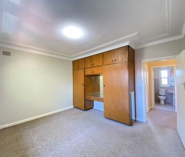 2 BEDROOM FLAT - Photo 6