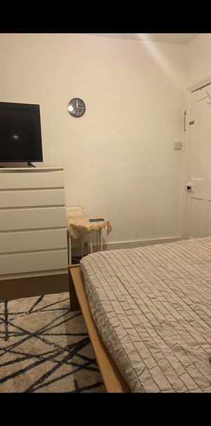 Room in a Shared House, Redmore Road, W6 - Photo 1