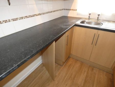 2 bedroom end of terrace house to rent - Photo 3