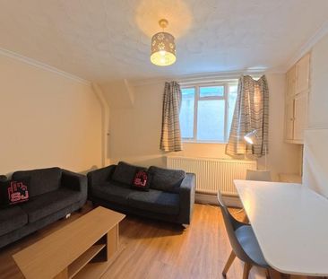 4 bedroom house to rent - Photo 2