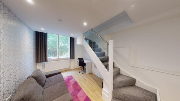 4 bedroom flat to rent - Photo 1