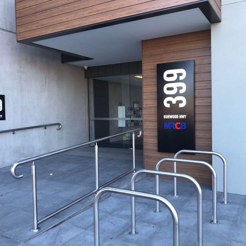 ONE-BEDROOM APARTMENT WITH GOOD LOCATION IN BURWOOD - Photo 1