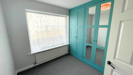 3 bedroom detached bungalow to rent - Photo 3