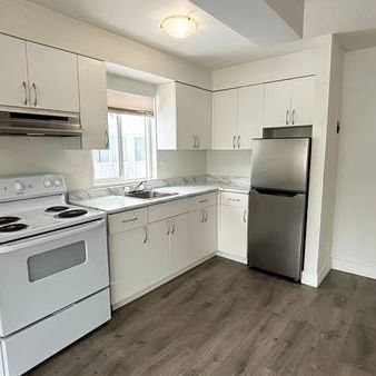 Generous 1 Bed 1Bath on Kingsway!!! - Photo 3