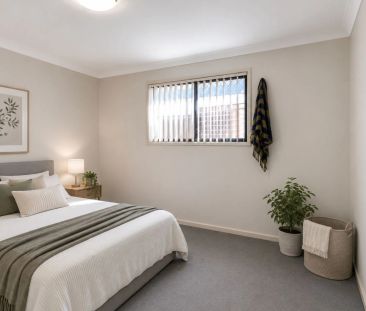 Modern Townhouse with Spacious Courtyard | Mid-Term Rent Adjustment - Photo 1