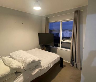 Charming 3BR Home in Newlands - Photo 1