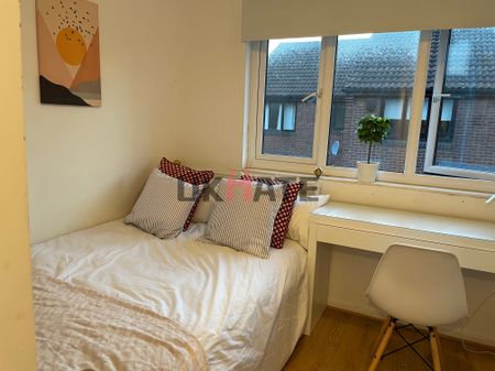 YOHO Canary Wharf Room 1 Room 2 - Photo 2