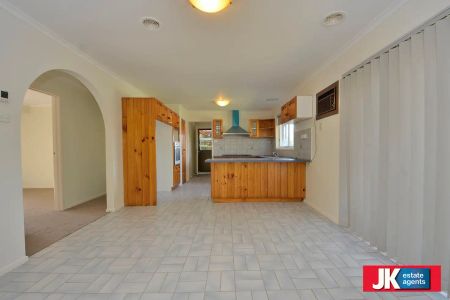“Family Home in Great Location!” - Photo 4
