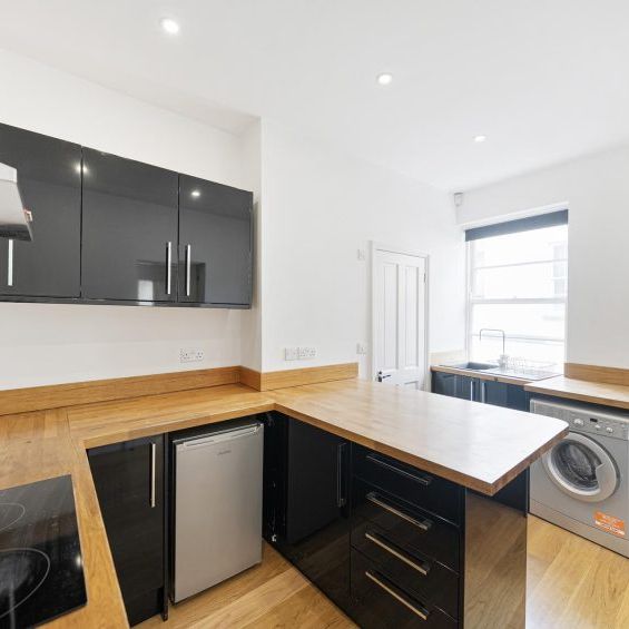 1 Bed Flat - Photo 1