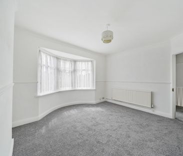 Balfour Grove, London, N20 - Photo 2