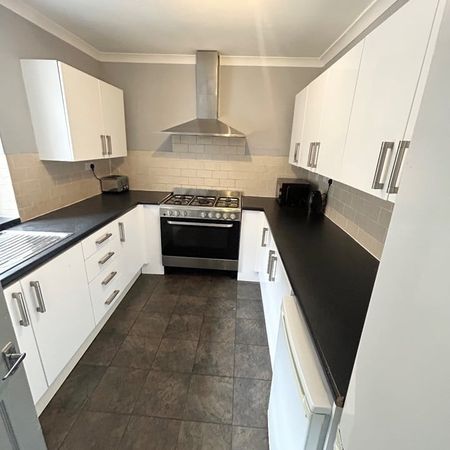 Room in a Shared House, Stratford Terrace, LS11 - Photo 3