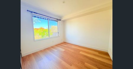 Huge Home with Swimming Pool! - Photo 5