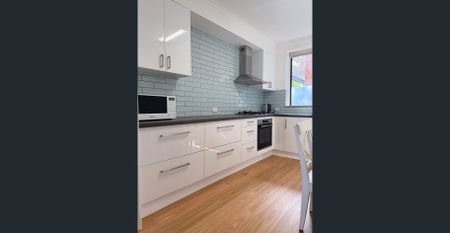 Partly Furnished Ground-Floor Apartment Moments from Chadstone - Photo 5