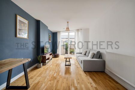 71 Sutherland Road , E17 6BH - Photo 2