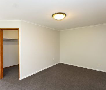 Upper Riccarton 4 Bedrooms 2 Brand New Bathrooms - Photo 2