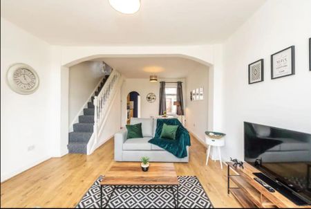 5 Bed Semi-Detached House, Ridley Road, L6 - Photo 5