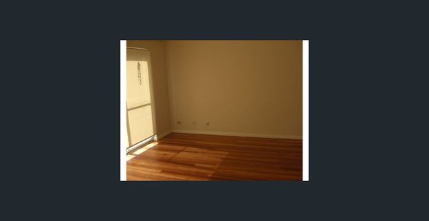 3 bedroom, 2.5 bathrooms, 2 garage spaces, courtyard - Photo 1